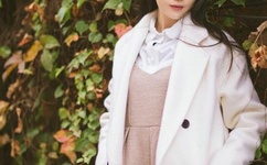 父亲把四个女儿日出水